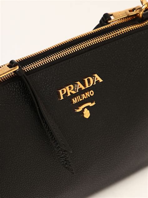 borsa nera a righe prada a tracolla|Borsa a tracolla in pelle .